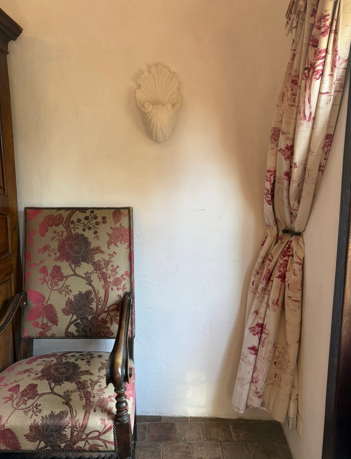 PRE-ORDER: Plaster Shell Wall Light